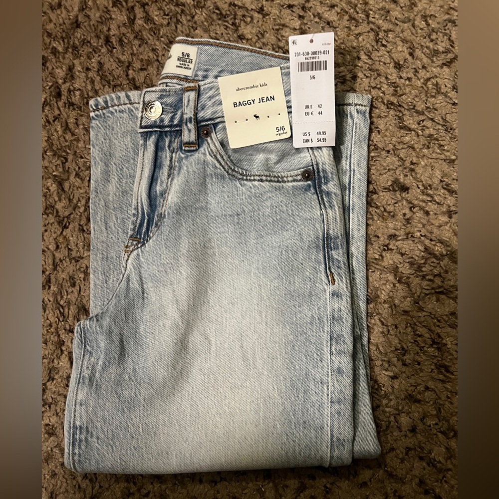 Abercrombie kids lightweight baggy jeans size 5/6